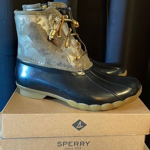 Sperry Women’s Duck Boots. Brand New. Black Rubber. Camouflage pattern.
